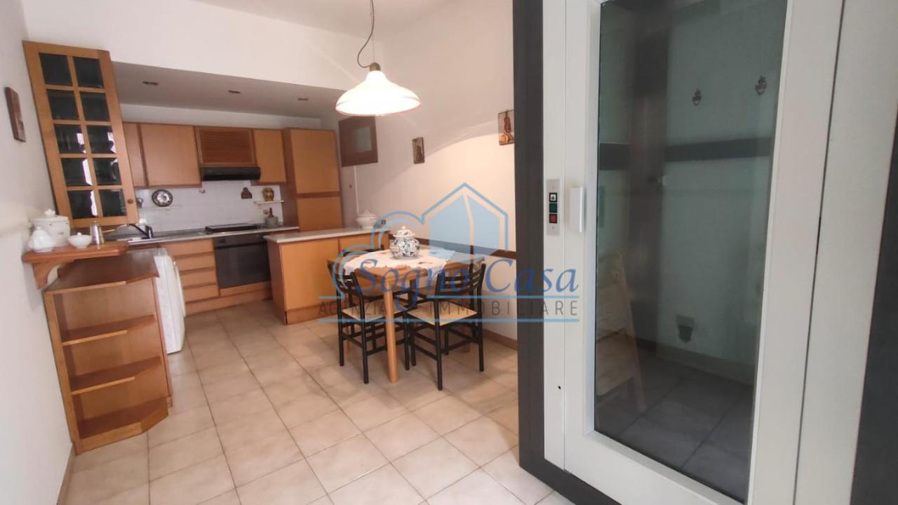 casa indipendente in vendita a Luni in zona Nicola