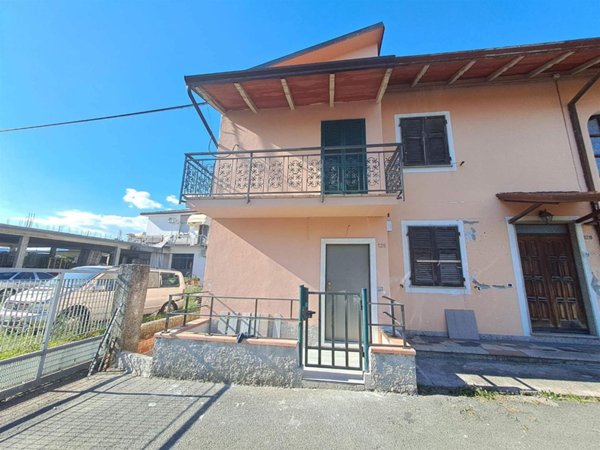 appartamento in vendita a Luni in zona Dogana