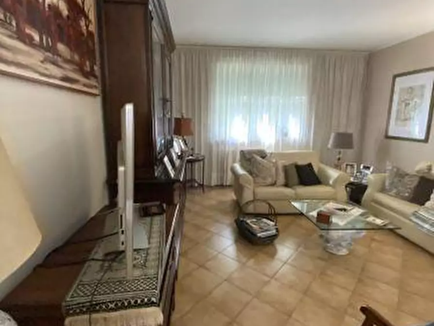 casa indipendente in vendita a Luni