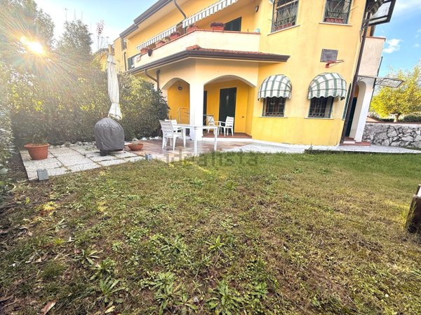 casa indipendente in vendita a Luni