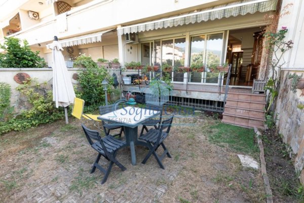 casa indipendente in vendita a Luni in zona Dogana