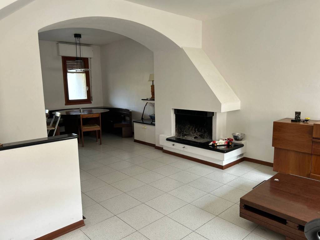 casa indipendente in vendita a Luni in zona Dogana