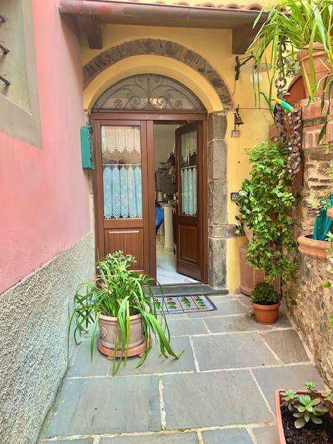 casa indipendente in vendita a Luni