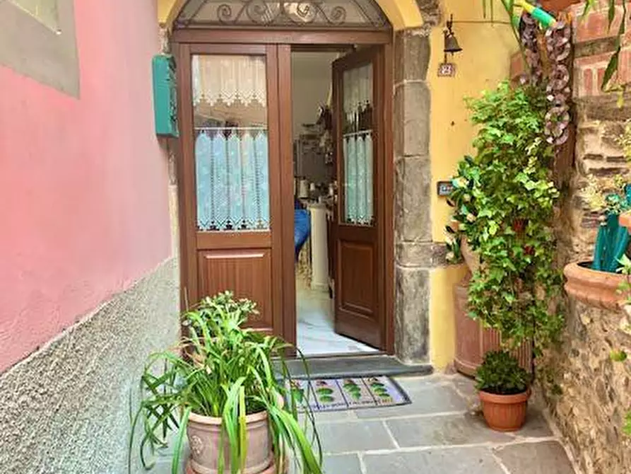 casa indipendente in vendita a Luni