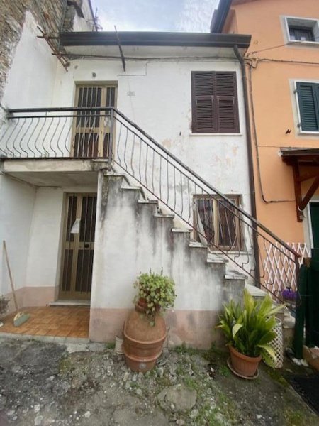 casa indipendente in vendita a Luni in zona Casano