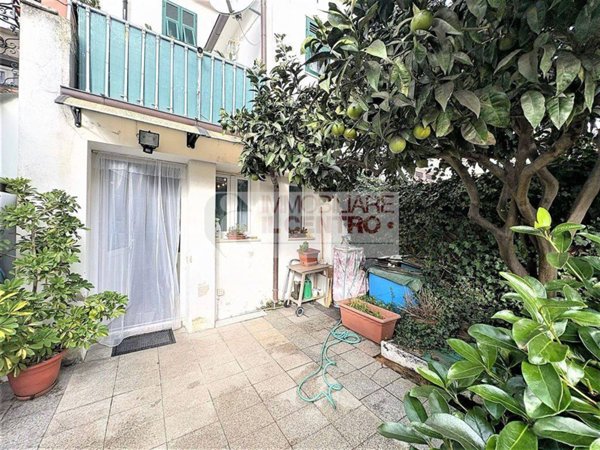 casa indipendente in vendita a Luni in zona Casano