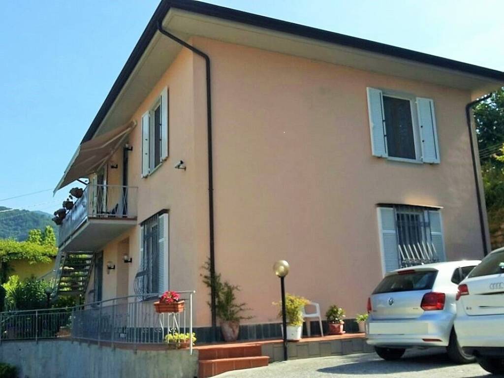 casa indipendente in vendita a Luni in zona Casano