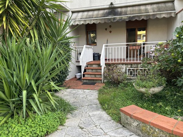 casa indipendente in vendita a Luni in zona Isola