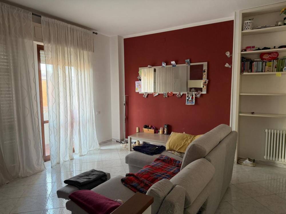 appartamento in vendita a Luni in zona Dogana