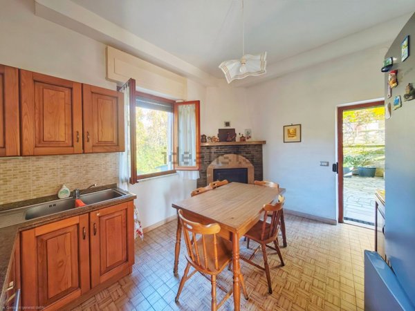 casa indipendente in vendita a Luni in zona Casano