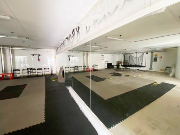 negozio in vendita a Luni in zona Isola