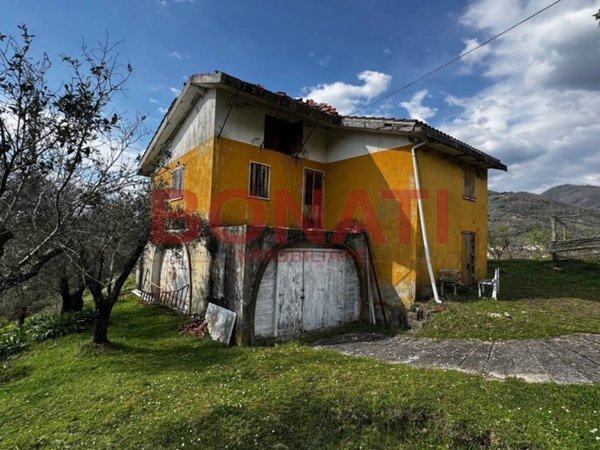 casa indipendente in vendita a Luni in zona Dogana