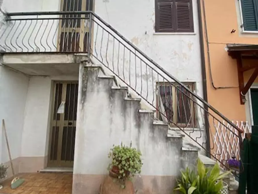 casa indipendente in vendita a Luni in zona Casano