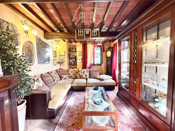 casa indipendente in vendita a Luni in zona Isola