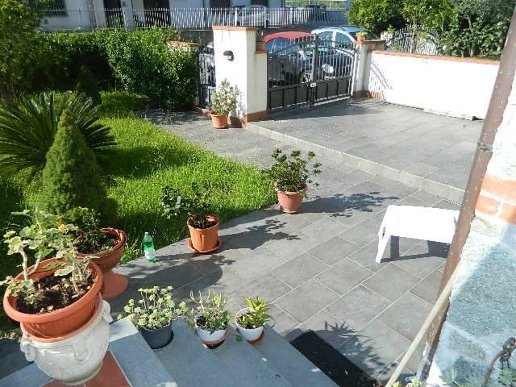 casa semindipendente in vendita a Luni