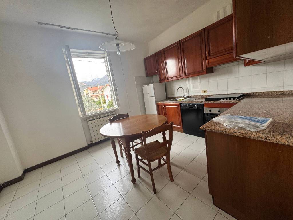 appartamento in vendita a Luni in zona Dogana