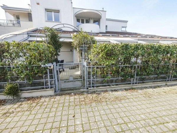 appartamento in vendita a Luni in zona Dogana