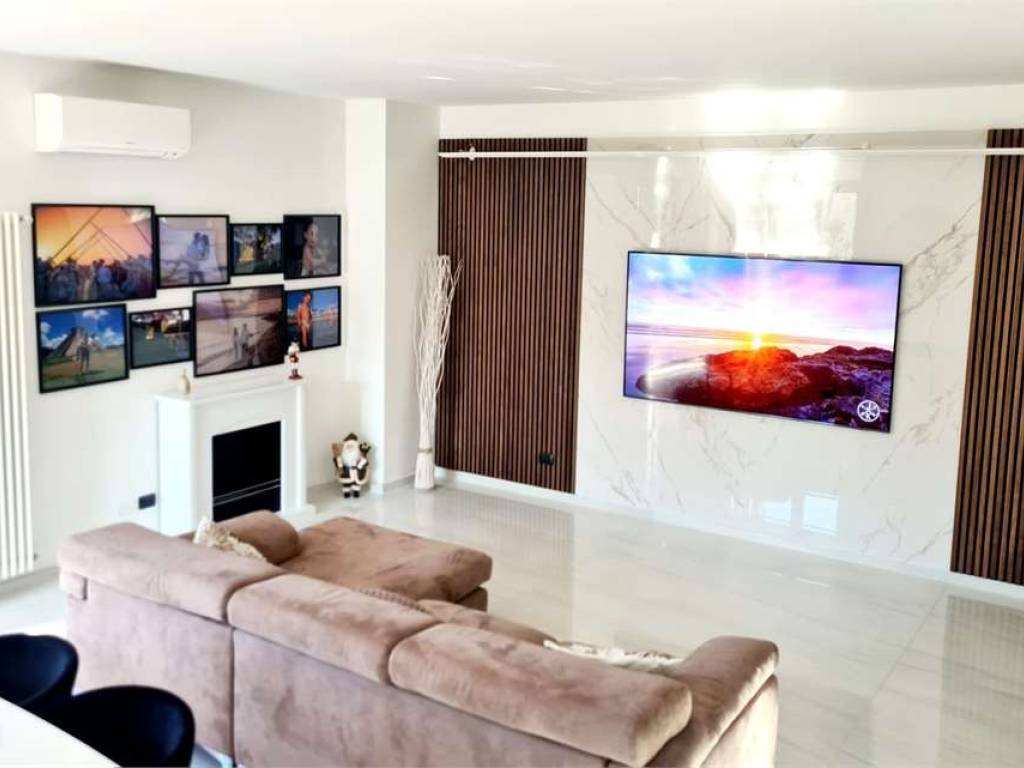 casa indipendente in vendita a Luni in zona Isola