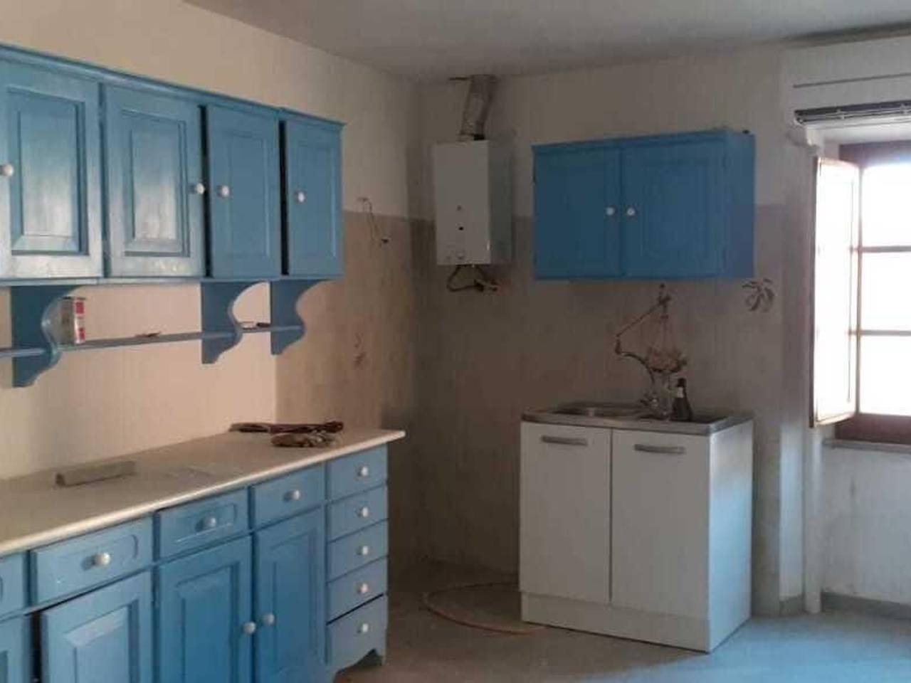 casa indipendente in vendita a Luni in zona Casano