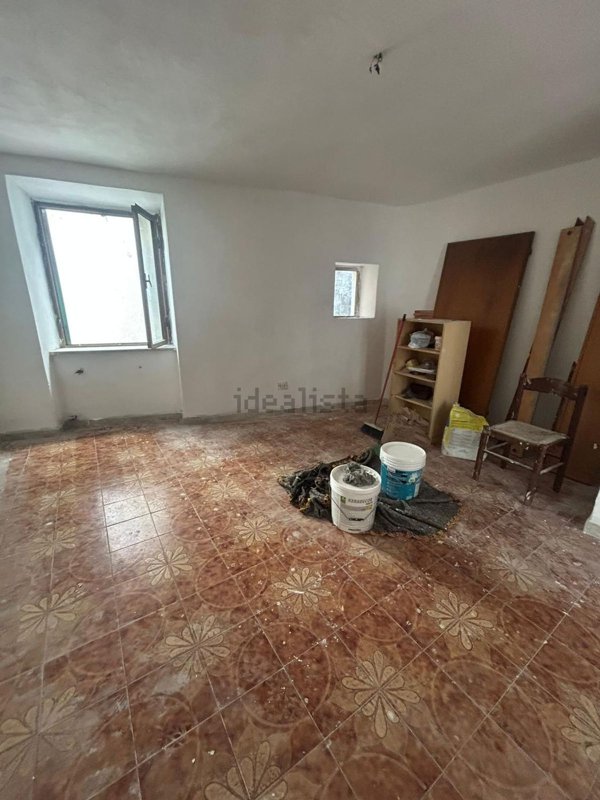 casa indipendente in vendita a Luni