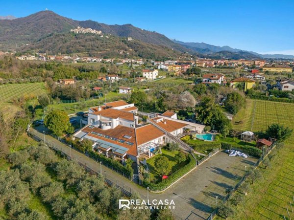 casa indipendente in vendita a Luni in zona Casano