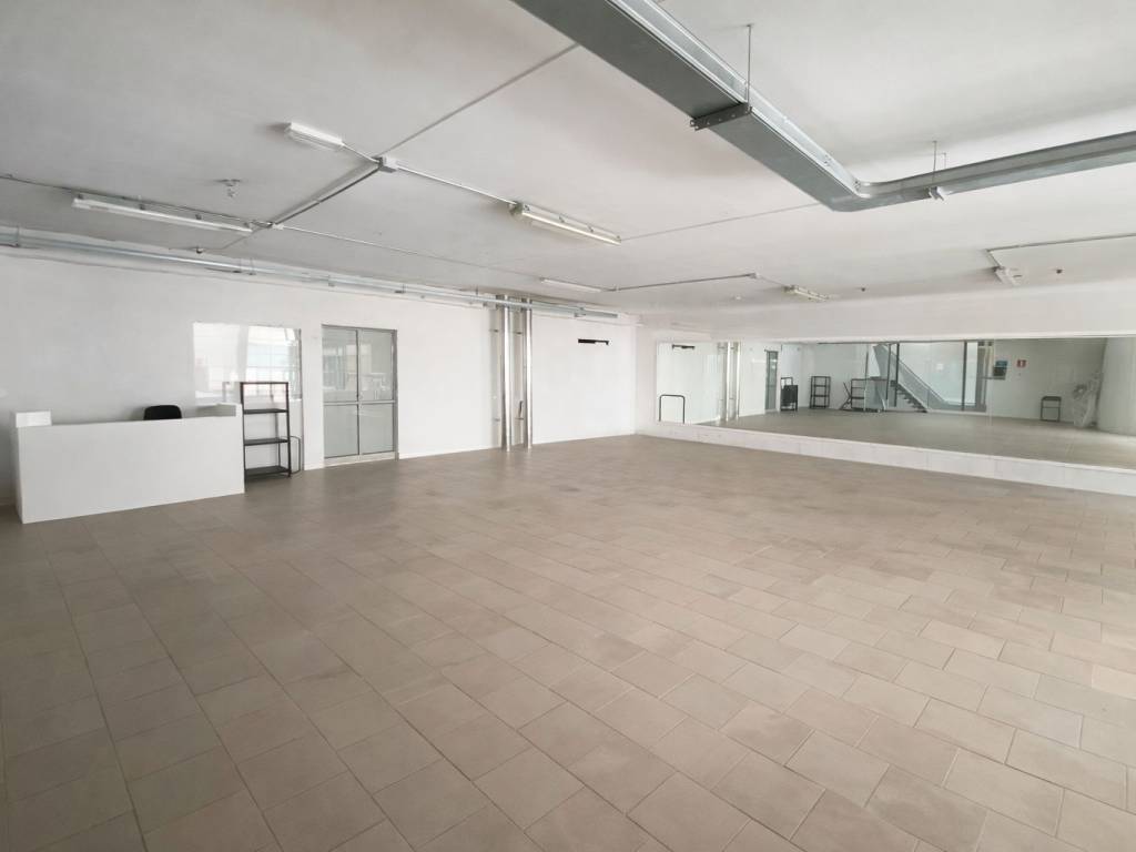 locale commerciale in vendita a Luni in zona Casano