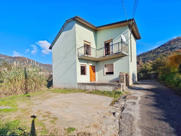 casa indipendente in vendita a Luni in zona Casano