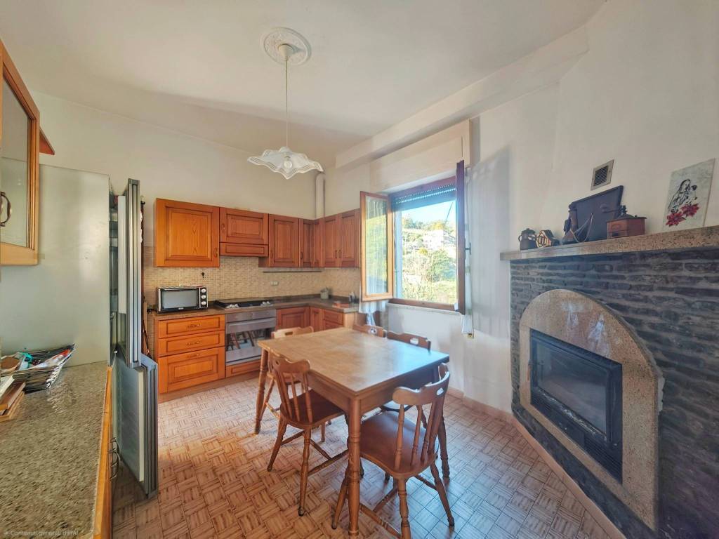 casa indipendente in vendita a Luni in zona Casano