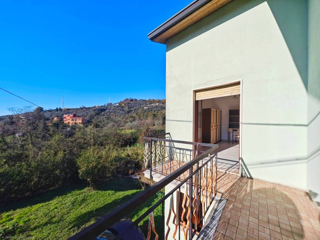 casa indipendente in vendita a Luni in zona Casano