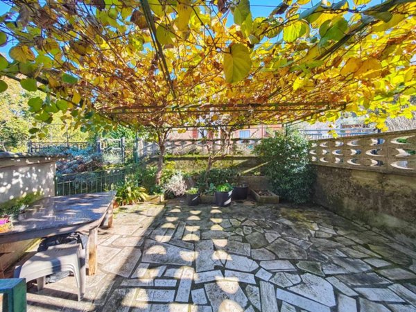 casa indipendente in vendita a Luni in zona Casano