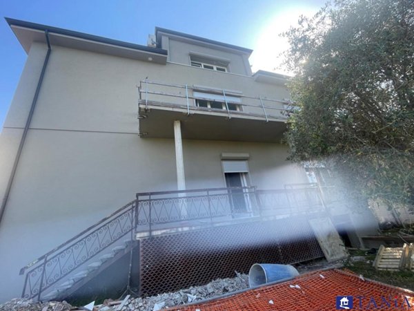 appartamento in vendita a Luni in zona Dogana