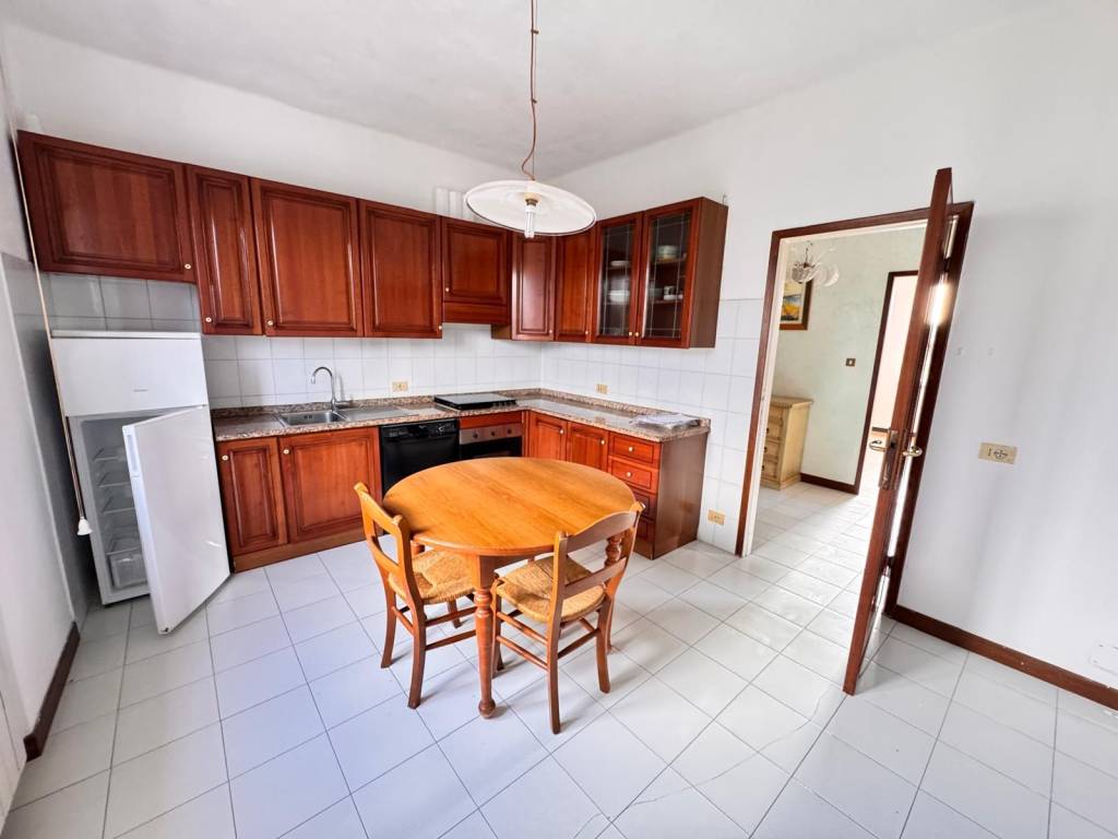 appartamento in vendita a Luni in zona Isola