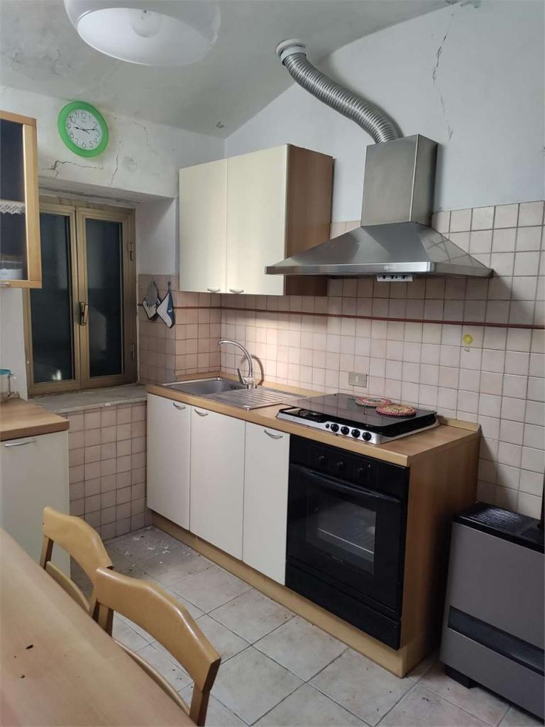 appartamento in vendita a Luni in zona Nicola