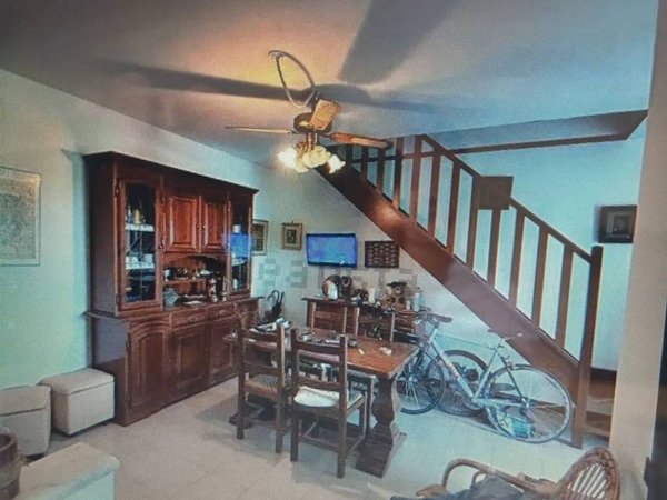 casa indipendente in vendita a Luni