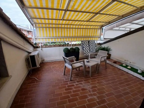 casa indipendente in vendita a Luni