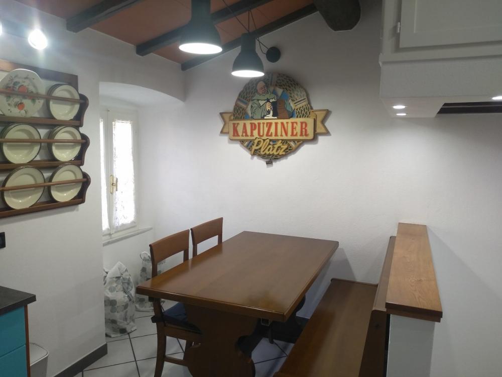 casa indipendente in vendita a Luni in zona Nicola