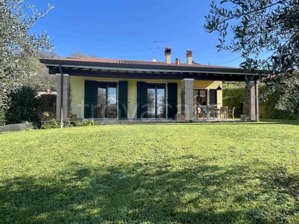 casa indipendente in vendita a Luni in zona Casano