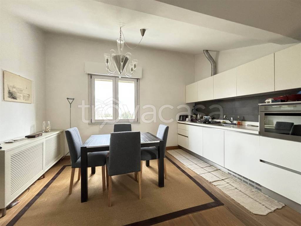 appartamento in vendita a Luni in zona Dogana