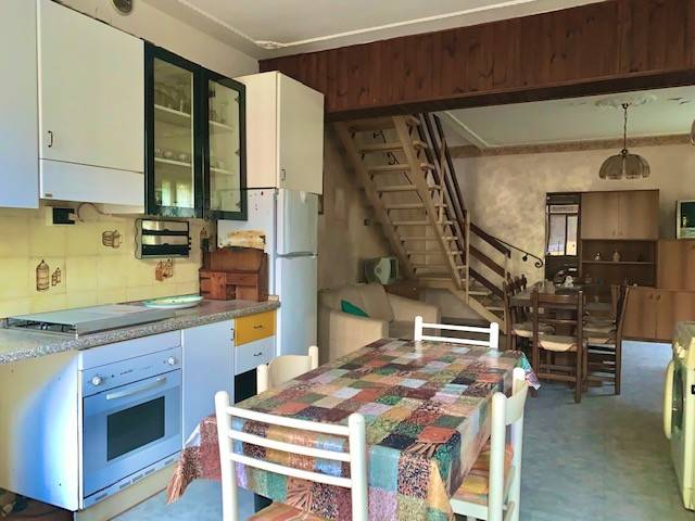 casa indipendente in vendita a Luni in zona Casano