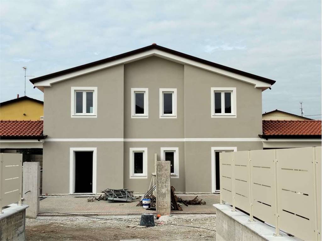 casa indipendente in vendita a Luni in zona Casano