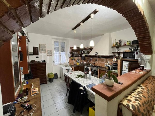 casa indipendente in vendita a Luni in zona Casano