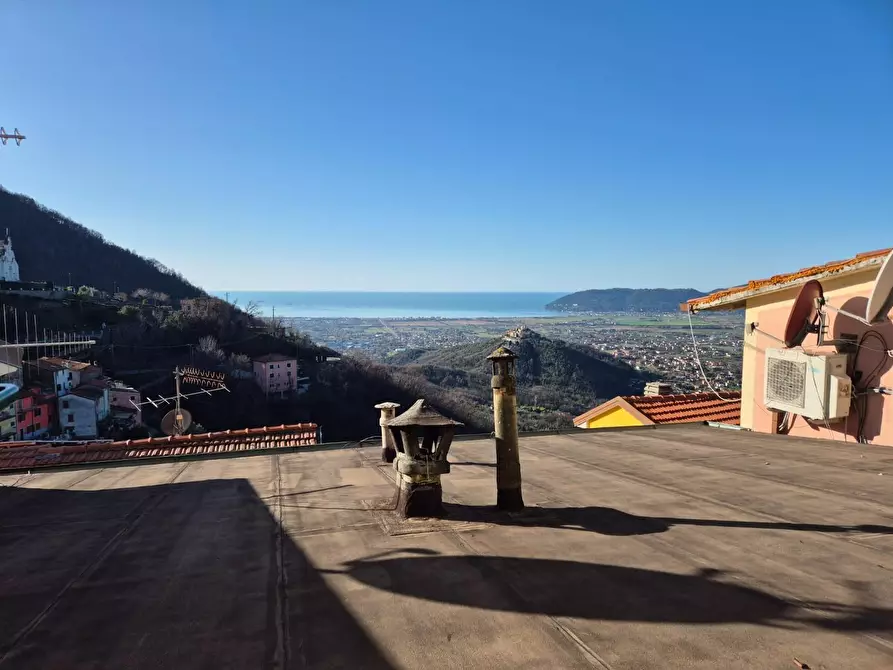 casa indipendente in vendita a Luni