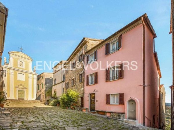 casa indipendente in vendita a Luni in zona Nicola
