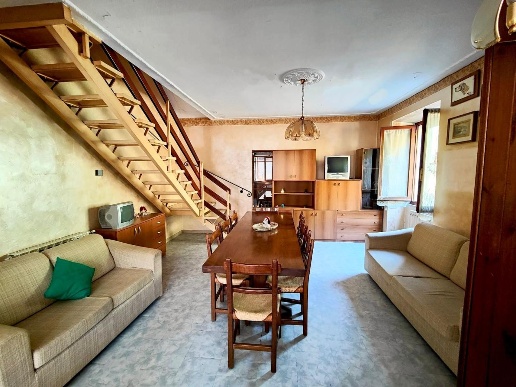 casa indipendente in vendita a Luni in zona Dogana