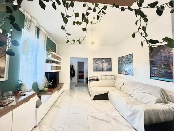 appartamento in vendita a Luni in zona Dogana