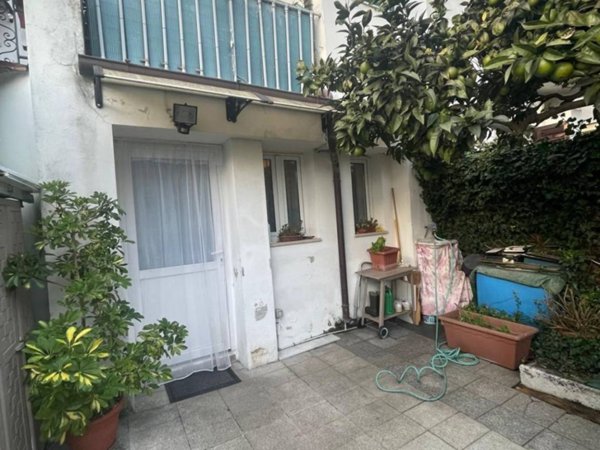 casa indipendente in vendita a Luni in zona Casano