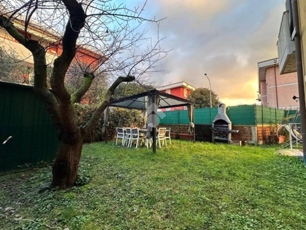 appartamento in vendita a Luni