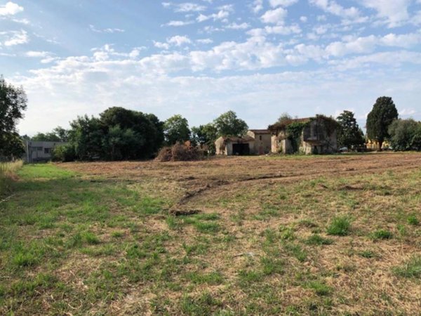 casa indipendente in vendita a Luni in zona Isola