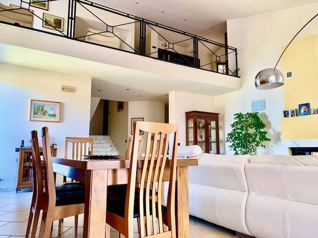 casa indipendente in vendita a Luni in zona Isola