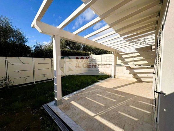 casa indipendente in vendita a Luni in zona Dogana